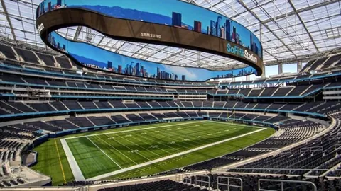 “NBA全明星赛事星光熠熠，球迷狂热追捧”